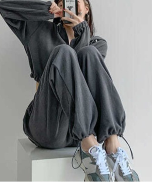 Achic(アシック)の「ハート型 ルーズフィット スウェットパンツ(スウェットパンツ・レディース・ブラック/ダークグレー・S/M)」の17枚目の写真