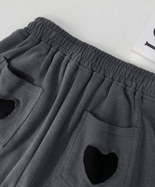 Achic(アシック)の「ハート型 ルーズフィット スウェットパンツ(スウェットパンツ・レディース・ブラック/ダークグレー・S/M)」の5枚目の写真