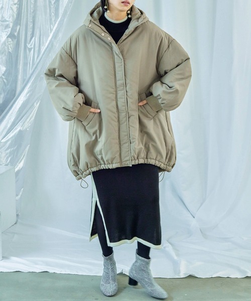 Fashion Letter（ファッションレター）の「オーバーサイズ バルーンスリーブ パディングコート（ダウンジャケット/コート・レディース・オフホワイト/ブラック/カーキ・M/L）」の6枚目の写真