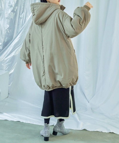 Fashion Letter（ファッションレター）の「オーバーサイズ バルーンスリーブ パディングコート（ダウンジャケット/コート・レディース・オフホワイト/ブラック/カーキ・M/L）」の10枚目の写真