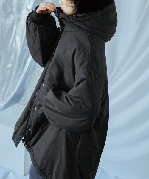 Fashion Letter（ファッションレター）の「オーバーサイズ バルーンスリーブ パディングコート（ダウンジャケット/コート・レディース・オフホワイト/ブラック/カーキ・M/L）」の13枚目の写真