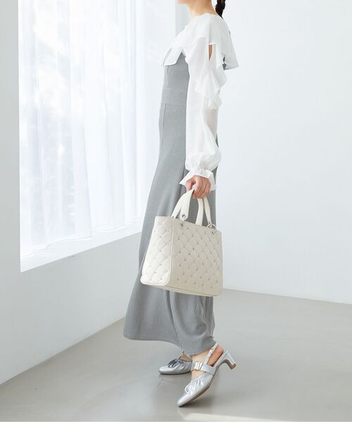 MAJESTIC LEGON（マジェスティックレゴン）の「ビジューキルティングハンドバッグ（ハンドバッグ・レディース・ブラック/サックスブルー/アイボリー・FREE）」の4枚目の写真