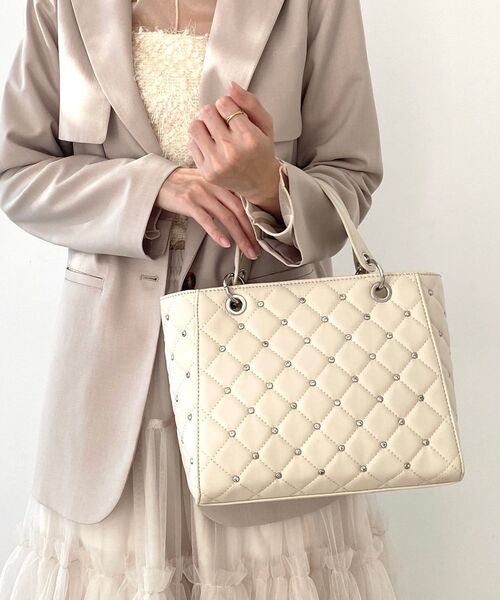 MAJESTIC LEGON（マジェスティックレゴン）の「ビジューキルティングハンドバッグ（ハンドバッグ・レディース・ブラック/サックスブルー/アイボリー・FREE）」の5枚目の写真