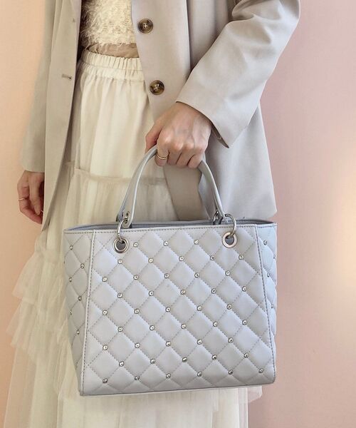 MAJESTIC LEGON（マジェスティックレゴン）の「ビジューキルティングハンドバッグ（ハンドバッグ・レディース・ブラック/サックスブルー/アイボリー・FREE）」の7枚目の写真