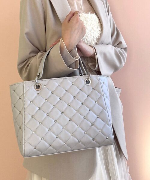 MAJESTIC LEGON（マジェスティックレゴン）の「ビジューキルティングハンドバッグ（ハンドバッグ・レディース・ブラック/サックスブルー/アイボリー・FREE）」の8枚目の写真