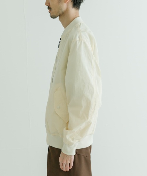 URBAN RESEARCH（アーバンリサーチ）の「『撥水』KOMATSU FLIGHT JACKET（ナイロンジャケット・メンズ・アイボリー/カーキ・MEDIUM/LARGE）」の7枚目の写真