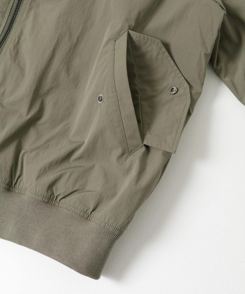 URBAN RESEARCH（アーバンリサーチ）の「『撥水』KOMATSU FLIGHT JACKET（ナイロンジャケット・メンズ・アイボリー/カーキ・MEDIUM/LARGE）」の11枚目の写真