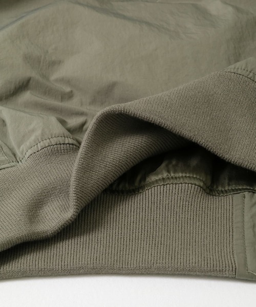 URBAN RESEARCH（アーバンリサーチ）の「『撥水』KOMATSU FLIGHT JACKET（ナイロンジャケット・メンズ・アイボリー/カーキ・MEDIUM/LARGE）」の14枚目の写真