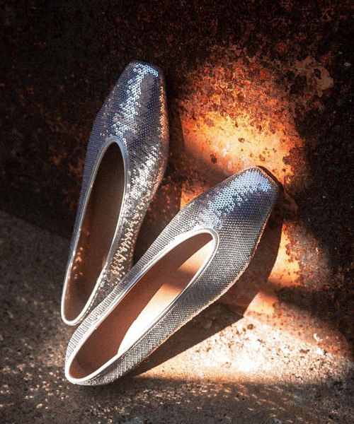 KBF(ケイビーエフ)の「スパンコールパンプス(パンプス・レディース・シルバー/ゴールド・38/37)」の12枚目の写真