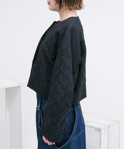 KBF（ケイビーエフ）の「カーブスリーブジャケット（ノーカラージャケット・レディース・ブラック/アイボリー・ONE）」の20枚目の写真