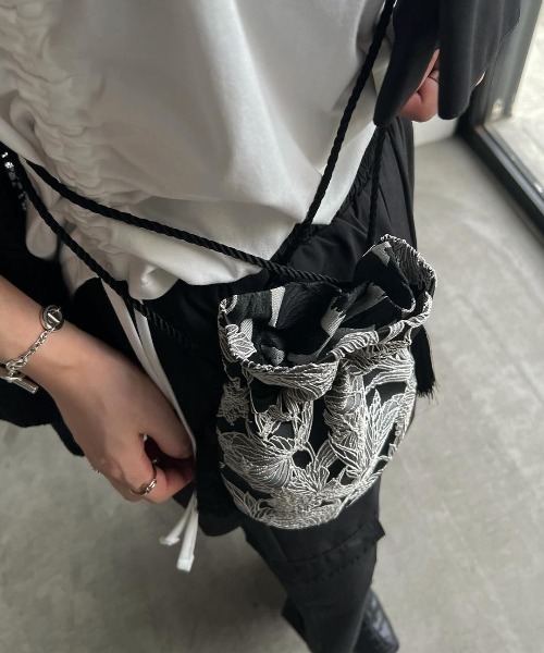 WILLFULLY(ウィルフリー)の「drawstring monotone jacquard bag(ハンドバッグ・レディース・ブラック系その他/ブラウン・FREE)」の22枚目の写真
