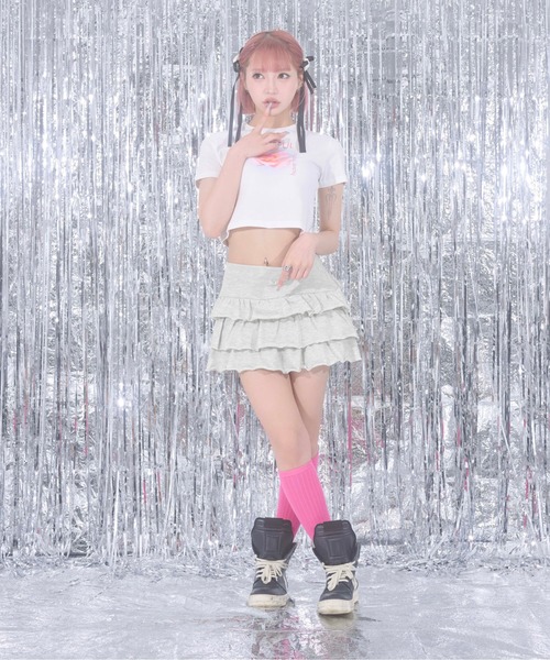 sedacle girl(セダクルガール)の「バラモチーフクロップドT(Tシャツ/カットソー・レディース・オフホワイト/ブラック・SMALL/MEDIUM)」の3枚目の写真