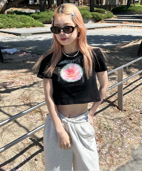 sedacle girl(セダクルガール)の「バラモチーフクロップドT(Tシャツ/カットソー・レディース・オフホワイト/ブラック・SMALL/MEDIUM)」の10枚目の写真