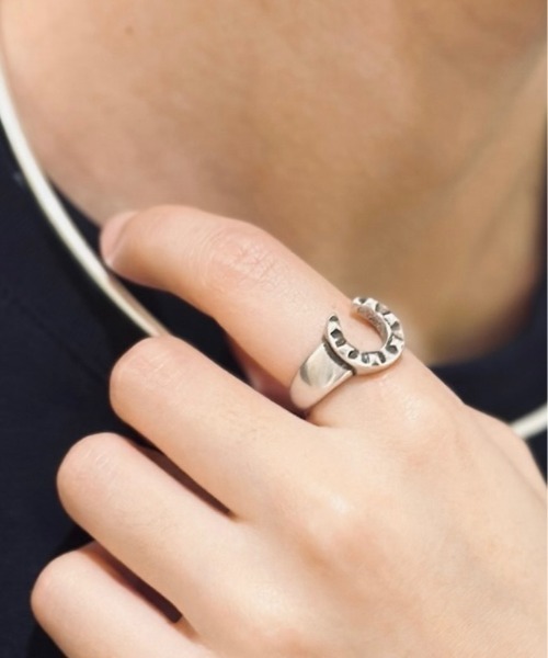 Burner（バーナー）の「【OKUOKU　0909】　シルバープレーティング　デザインリング　フリーサイズ　 / chi-ring-g2（リング・メンズ・C/D/E/F/S/T/U/V/W/A/H/J/O/Q/B/G/I/P/R/K/L/M/N/ヘザーグレー/その他/その他1/X/Y/Z/その他2/シルバー・FREE）」の5枚目の写真