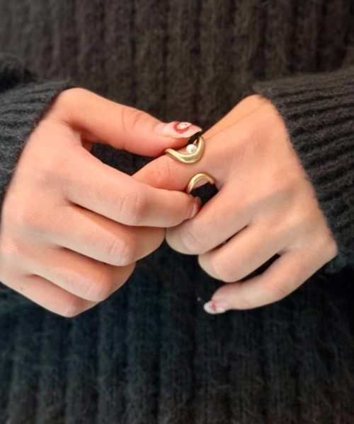 Burner（バーナー）の「【OKUOKU　0909】　シルバープレーティング　デザインリング　フリーサイズ　 / chi-ring-g2（リング・メンズ・C/D/E/F/S/T/U/V/W/A/H/J/O/Q/B/G/I/P/R/K/L/M/N/ヘザーグレー/その他/その他1/X/Y/Z/その他2/シルバー・FREE）」の6枚目の写真