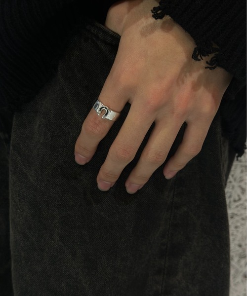 Burner（バーナー）の「【OKUOKU　0909】　シルバープレーティング　デザインリング　フリーサイズ　 / chi-ring-g2（リング・メンズ・C/D/E/F/S/T/U/V/W/A/H/J/O/Q/B/G/I/P/R/K/L/M/N/ヘザーグレー/その他/その他1/X/Y/Z/その他2/シルバー・FREE）」の7枚目の写真