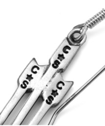 CODY SANDERSON（コディサンダーソン）の「Triple Arrow Earring