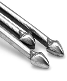 CODY SANDERSON（コディサンダーソン）の「Triple Arrow Earring