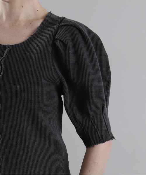 mici(ミチ)の「(mici)ボリュームスリーブワッフルトップス(Tシャツ/カットソー・レディース・ブラック/ワインレッド/イエロー・FREE)」の12枚目の写真