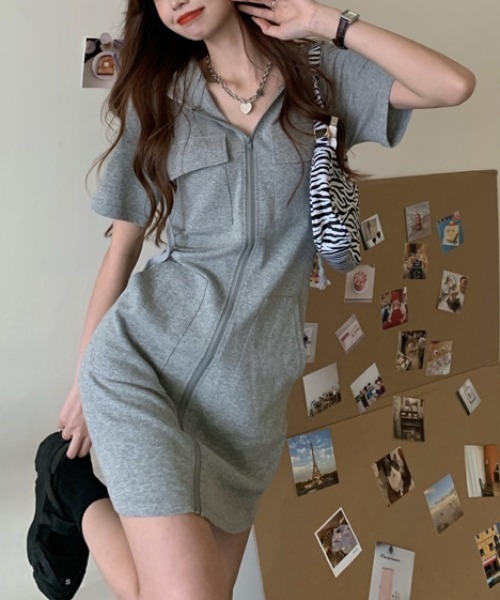 Mela(メラ)の「ZIP MINI OP(ワンピース・レディース・ブラック/グレー/ホワイト・M/L/S)」の1枚目の写真
