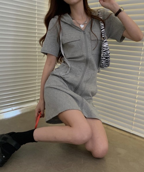 Mela(メラ)の「ZIP MINI OP(ワンピース・レディース・ブラック/グレー/ホワイト・M/L/S)」の5枚目の写真