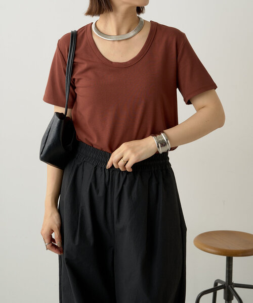 Omekashi（オメカシ）の「UネックスムースT（Tシャツ/カットソー・レディース・ブラック/ブラウン/ピンク/オフホワイト/ホワイト/ネイビー・FREE）」の5枚目の写真