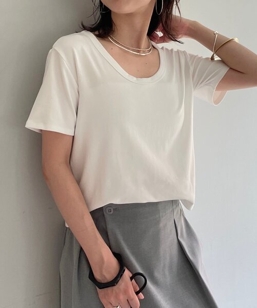 Omekashi（オメカシ）の「UネックスムースT（Tシャツ/カットソー・レディース・ブラック/ブラウン/ピンク/オフホワイト/ホワイト/ネイビー・FREE）」の2枚目の写真