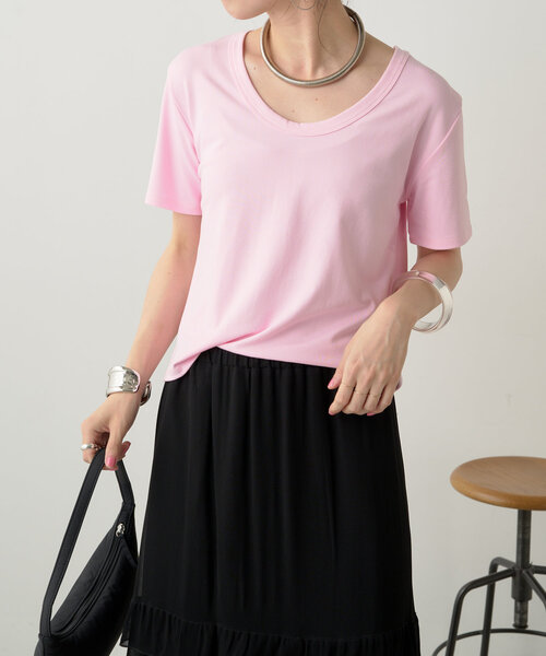 Omekashi（オメカシ）の「UネックスムースT（Tシャツ/カットソー・レディース・ブラック/ブラウン/ピンク/オフホワイト/ホワイト/ネイビー・FREE）」の6枚目の写真