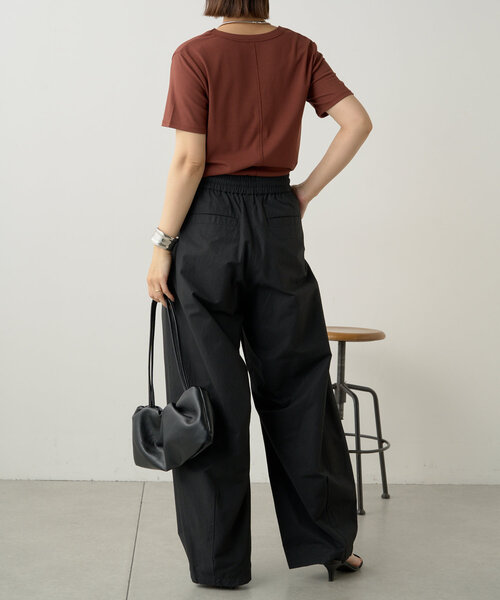 Omekashi（オメカシ）の「UネックスムースT（Tシャツ/カットソー・レディース・ブラック/ブラウン/ピンク/オフホワイト/ホワイト/ネイビー・FREE）」の11枚目の写真