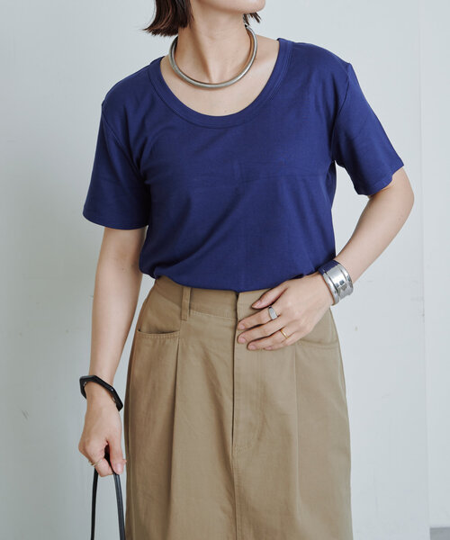 Omekashi（オメカシ）の「UネックスムースT（Tシャツ/カットソー・レディース・ブラック/ブラウン/ピンク/オフホワイト/ホワイト/ネイビー・FREE）」の14枚目の写真