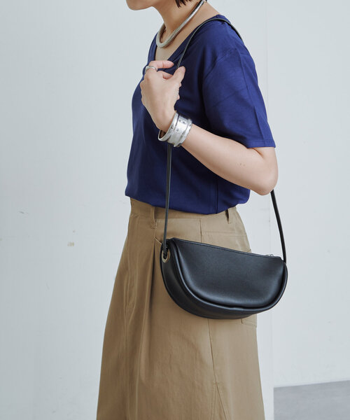 Omekashi（オメカシ）の「UネックスムースT（Tシャツ/カットソー・レディース・ブラック/ブラウン/ピンク/オフホワイト/ホワイト/ネイビー・FREE）」の15枚目の写真