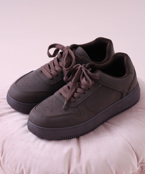 ［新品］VIVALA ブラック ラウンドトゥ レースアップ スニーカー Yanka] ラウンドトゥ レースアップ スニーカーリーナ – VIVAIA JAPAN