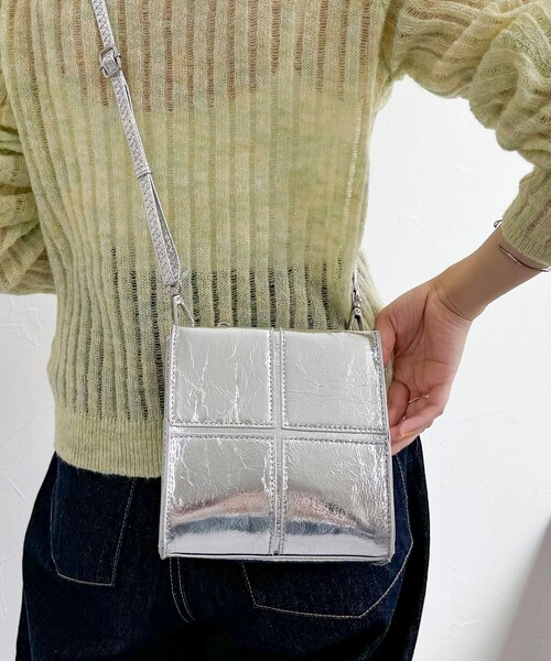 fredy emue(フレディエミュ)の「エナメルボックスパネルショルダー(ショルダーバッグ・レディース・シルバー/ブラック/レッド・FREE)」の9枚目の写真