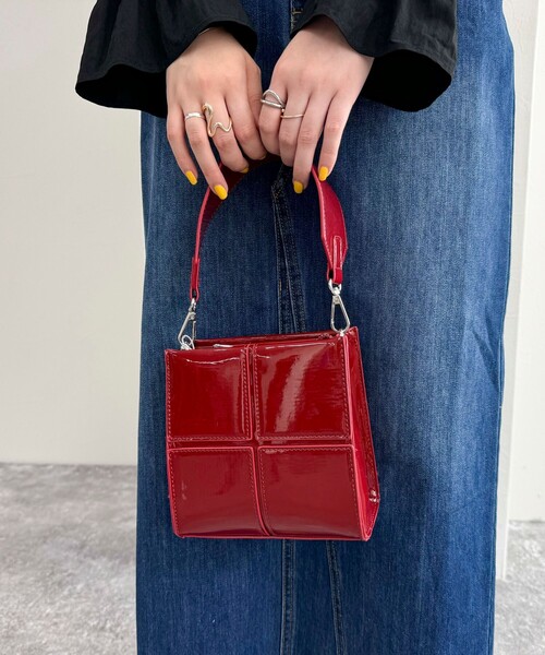 fredy emue(フレディエミュ)の「エナメルボックスパネルショルダー(ショルダーバッグ・レディース・シルバー/ブラック/レッド・FREE)」の7枚目の写真