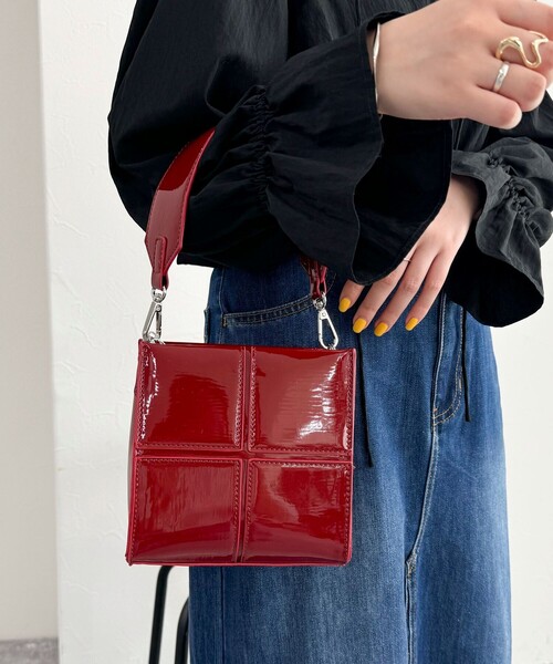 fredy emue(フレディエミュ)の「エナメルボックスパネルショルダー(ショルダーバッグ・レディース・シルバー/ブラック/レッド・FREE)」の6枚目の写真