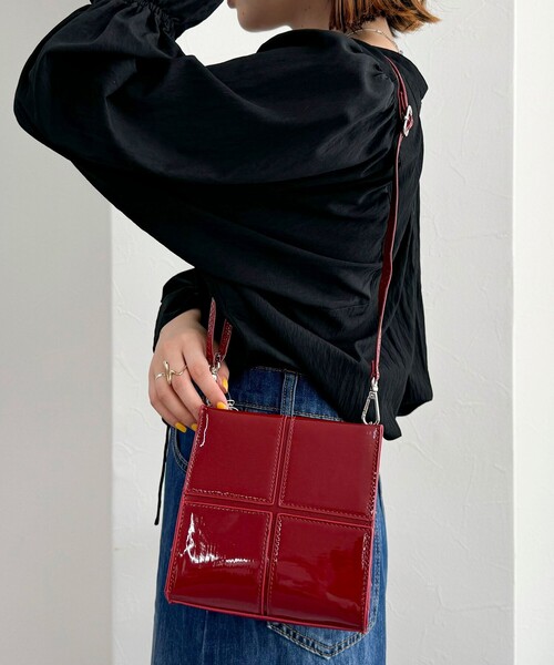 fredy emue(フレディエミュ)の「エナメルボックスパネルショルダー(ショルダーバッグ・レディース・シルバー/ブラック/レッド・FREE)」の5枚目の写真