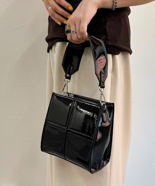 fredy emue(フレディエミュ)の「エナメルボックスパネルショルダー(ショルダーバッグ・レディース・シルバー/ブラック/レッド・FREE)」の21枚目の写真