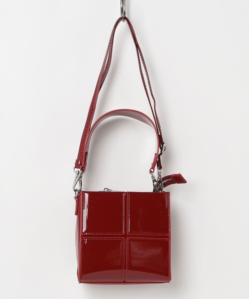 fredy emue(フレディエミュ)の「エナメルボックスパネルショルダー(ショルダーバッグ・レディース・シルバー/ブラック/レッド・FREE)」の17枚目の写真