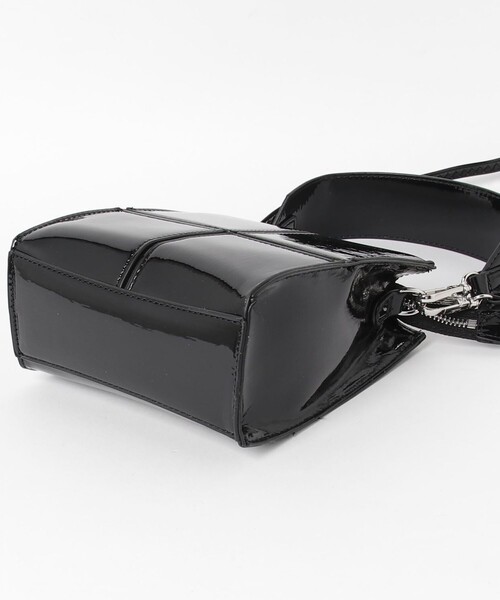 fredy emue(フレディエミュ)の「エナメルボックスパネルショルダー(ショルダーバッグ・レディース・シルバー/ブラック/レッド・FREE)」の15枚目の写真