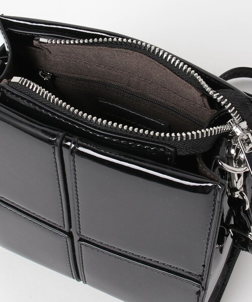 fredy emue(フレディエミュ)の「エナメルボックスパネルショルダー(ショルダーバッグ・レディース・シルバー/ブラック/レッド・FREE)」の14枚目の写真