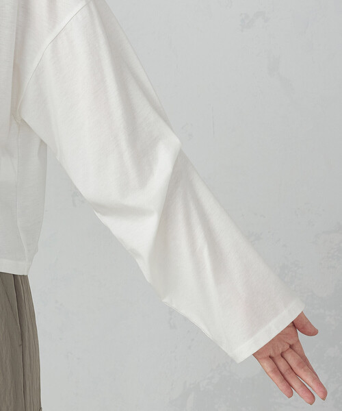 COMME CA ISM(コムサイズム)の「袖デザイン クロップドTシャツ(長袖)(Tシャツ/カットソー・レディース・モカ/ブラック/ホワイト・LARGE/MEDIUM)」の16枚目の写真