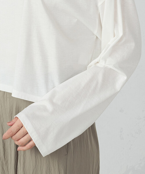 COMME CA ISM(コムサイズム)の「袖デザイン クロップドTシャツ(長袖)(Tシャツ/カットソー・レディース・モカ/ブラック/ホワイト・LARGE/MEDIUM)」の17枚目の写真