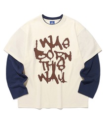 ISTKUNST（イストクンスト）の「A'GEM/9 × .kom 『ISTKUNST/イストクンスト』 BORN THIS LAYERED LS TEE/ボーンディスレイヤードロングTシャツ（Tシャツ/カットソー）」