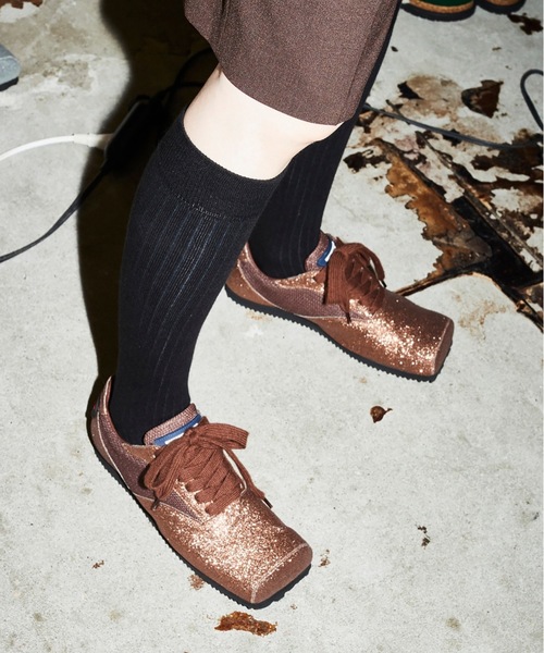 NON TOKYO(ノントーキョー)の「GLITTER SQUARE SNEAKERS(スニーカー・レディース・ブラウン/ブラック/シルバー・23.0cm/24.0cm/25.0cm)」の1枚目の写真