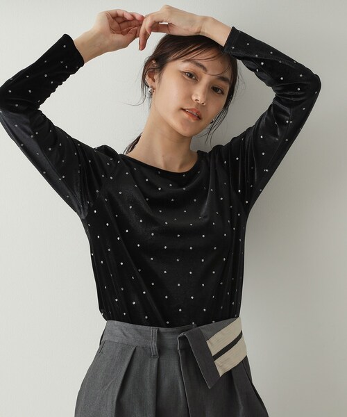 OPAQUE.CLIP（オペークドットクリップ）の「◆《CanCam掲載》ベロアトップス【洗濯機洗い可】（Tシャツ/カットソー・レディース・サンドベージュ/ネイビー/ブラック系・38/40/42）」の2枚目の写真