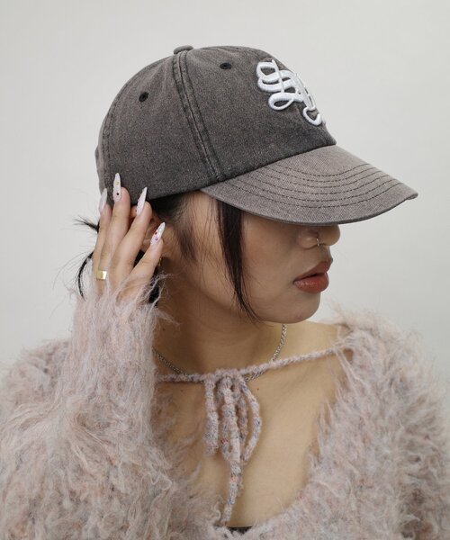 WHO'S WHO gallery（フーズフーギャラリー）の「【SLOPPY/スロッピー】刺繍ロゴキャップ（キャップ・レディース・ブラウン/ネイビー/グレイッシュベージュ/サックスブルー/レッド/ブラック系その他/カーキ/ブラウン系その他・FREE）」の3枚目の写真