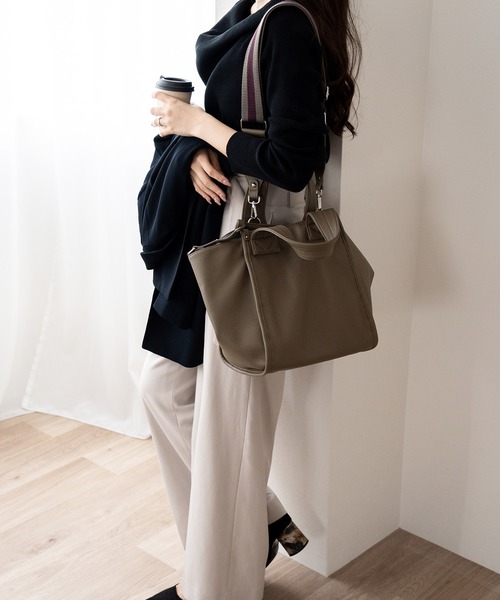 VitaFelice(ヴィータフェリーチェ)の「スクエア3wayトートバッグ(トートバッグ・レディース・ブラック/ベージュ系/チャコール・FREE)」の14枚目の写真