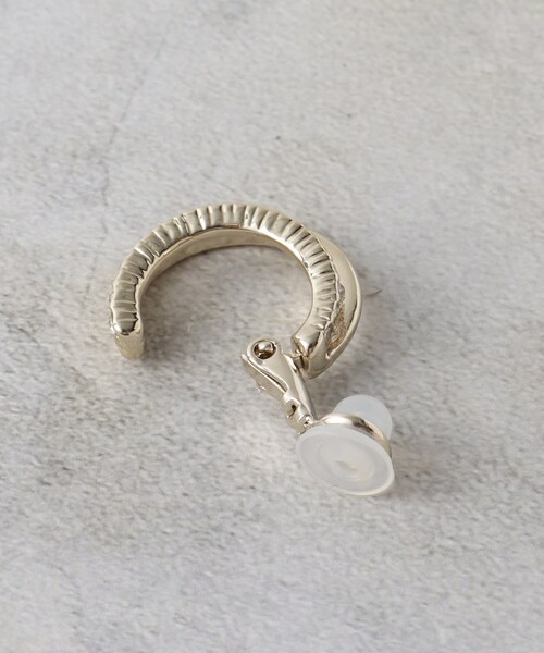 OPAQUE.CLIP（オペークドットクリップ）の「ビジューリングイヤリング（イヤリング・レディース・シルバー/ゴールド・00）」の6枚目の写真