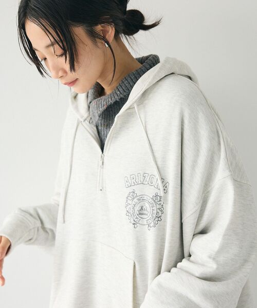 CRAFT STANDARD BOUTIQUE(クラフトスタンダードブティック)の「BIGハーフジップワンポイント刺繍ロゴパーカー(パーカー・レディース・ホワイト系その他/マスタード/ブラック/カーキ・FREE)」の2枚目の写真