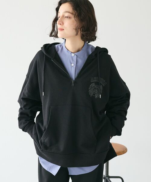 CRAFT STANDARD BOUTIQUE(クラフトスタンダードブティック)の「BIGハーフジップワンポイント刺繍ロゴパーカー(パーカー・レディース・ホワイト系その他/マスタード/ブラック/カーキ・FREE)」の1枚目の写真